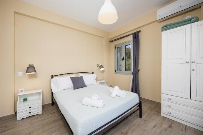 Double bedroom with en suite bathroom and A/C . - Villa Marmari . (Photo Gallery) }}