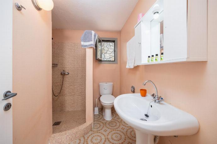 Family bathroom with shower . - Eleni Cottage . (Photo Gallery) }}