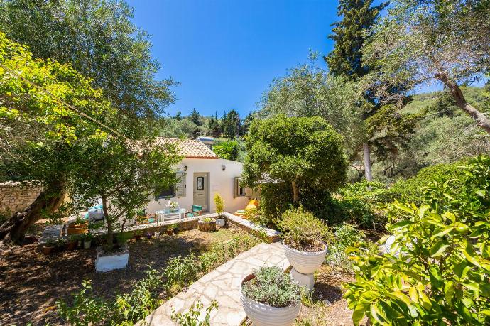 Beautiful cottage with private terrace . - Stefanos Cottage . (Galería de imágenes) }}