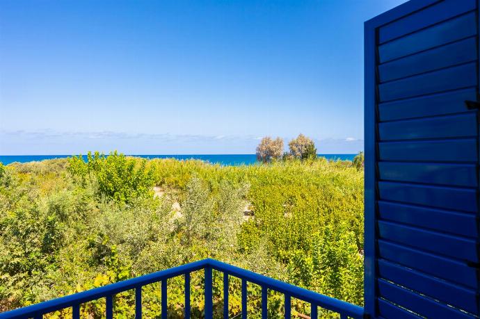 Balcony with sea views . - Villa Rotiana . (Photo Gallery) }}