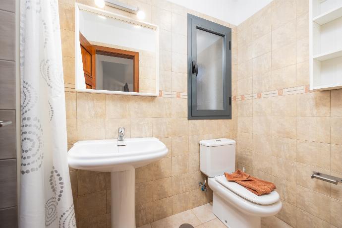 Family bathroom with shower . - Villa Verol . (Photo Gallery) }}