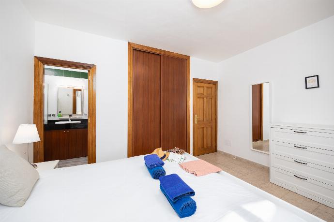 Double bedroom with en suite bathroom and A/C . - Villa Sonada . (Photo Gallery) }}