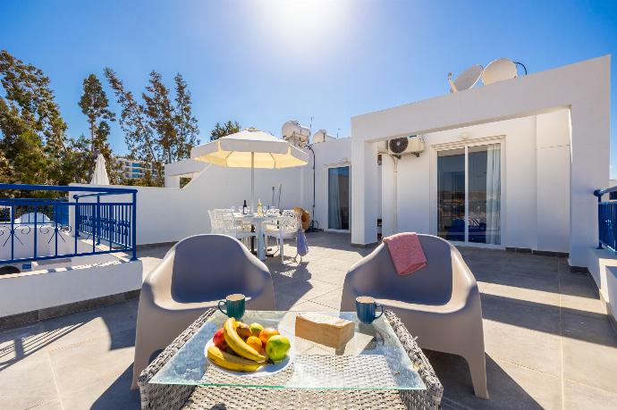 Private terrace area with sea views . - Bluesea View Latchi Apartment . (Galería de imágenes) }}