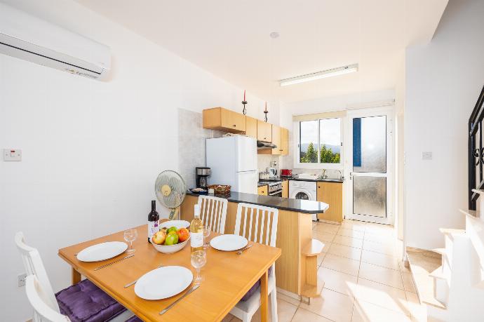 Equipped kitchen . - Latchi Harbour Maisonette . (Fotogalerie) }}