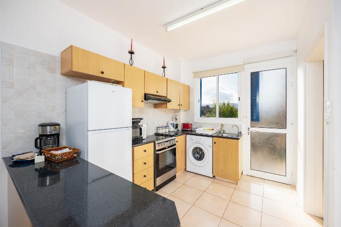 Double bedroom with A/C . - Latchi Harbour Maisonette . (Galería de imágenes) }}