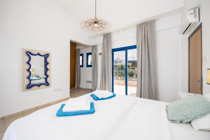 Double bedroom with en suite bathroom and A/C . - Villa Poseidonas . (Photo Gallery) }}