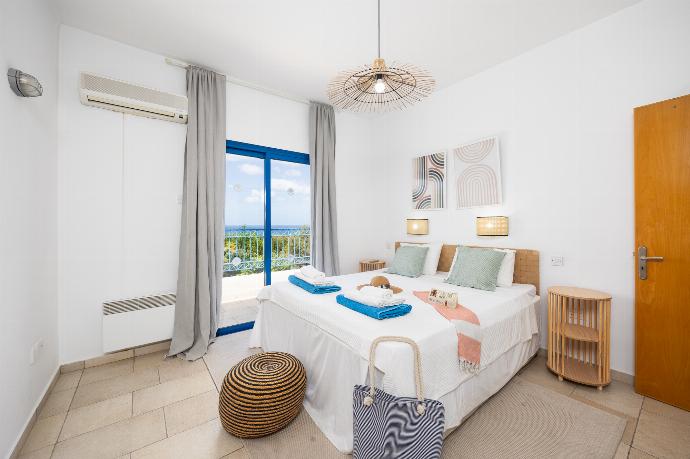 Double bedroom with en suite bathroom and A/C . - Villa Poseidonas . (Photo Gallery) }}