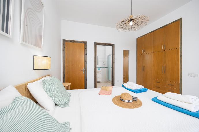 Double bedroom with en suite bathroom and A/C . - Villa Poseidonas . (Photo Gallery) }}