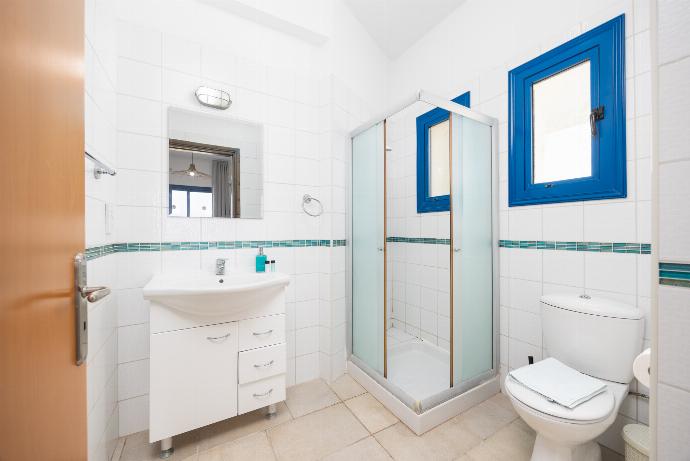 En suite bathroom with shower . - Villa Poseidonas . (Photo Gallery) }}