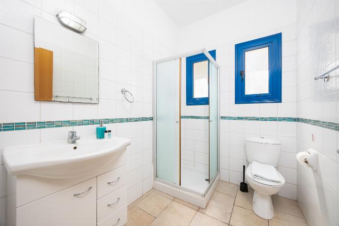 En suite bathroom with shower . - Villa Poseidonas . (Photo Gallery) }}