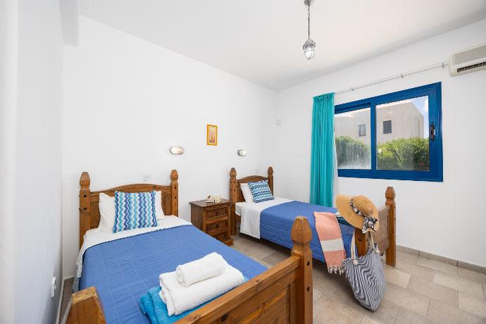 Twin bedroom with en suite bathroom and A/C . - Villa Ermis . (Photo Gallery) }}