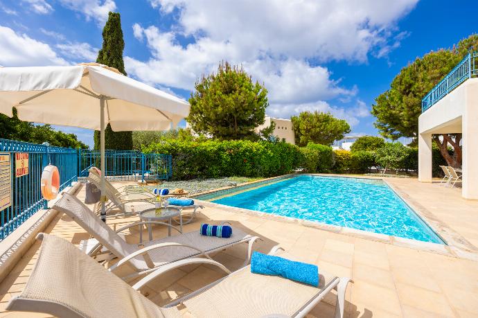 Private pool and terrace . - Villa Estia . (Galería de imágenes) }}