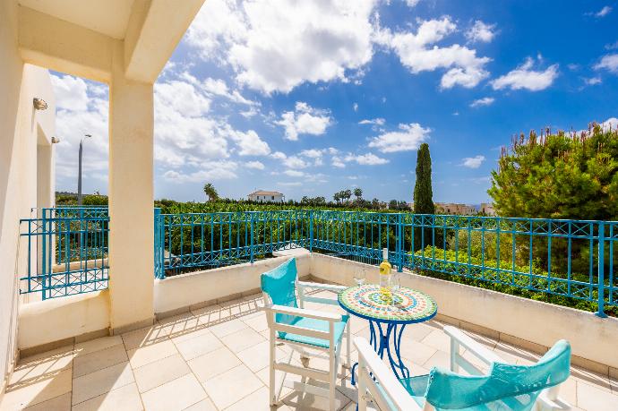 Balcony . - Villa Estia . (Galería de imágenes) }}