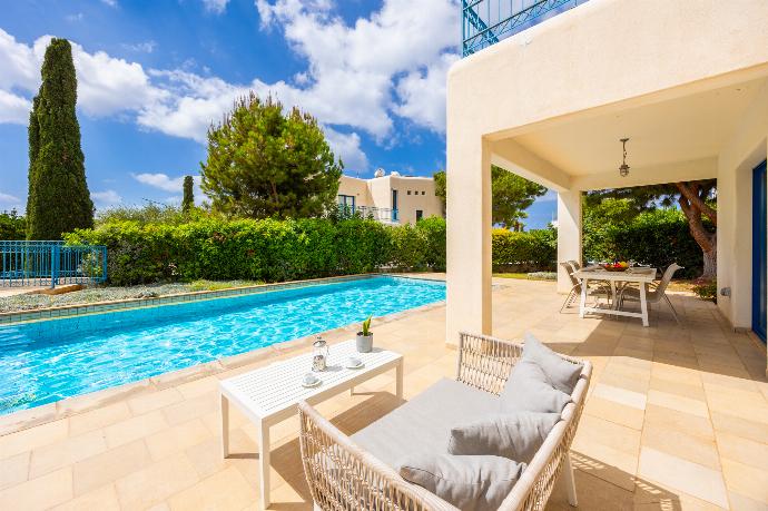 Private pool and terrace . - Villa Estia . (Galería de imágenes) }}