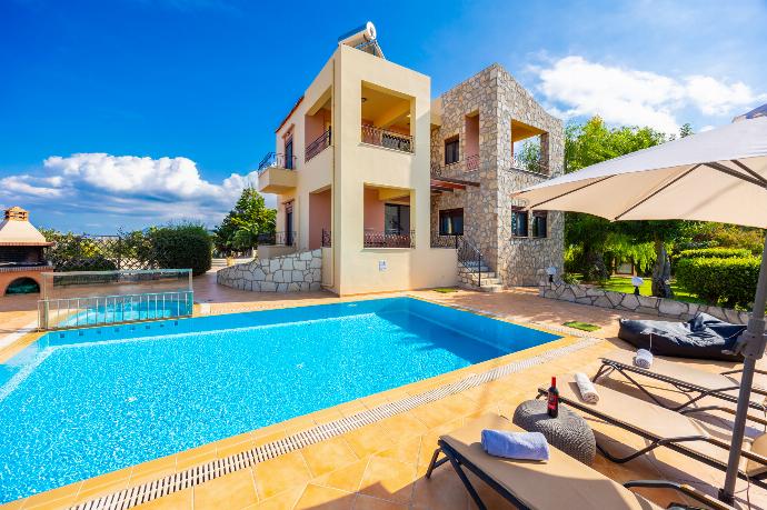 Beautiful villa with private pool and terrace with sea views . - Villa Pasiphae 1 . (Photo Gallery) }}