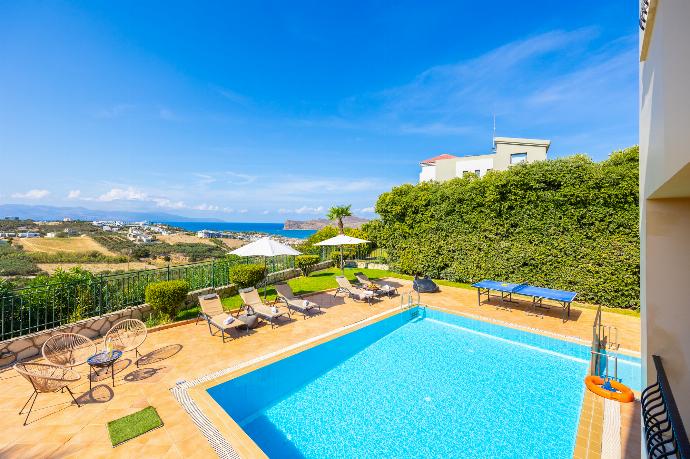 Private pool and terrace with sea views . - Villa Pasiphae 2 . (Photo Gallery) }}