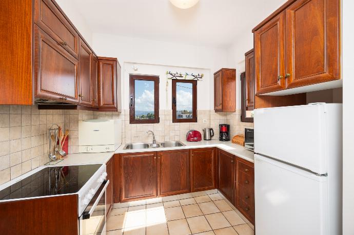 Equipped kitchen . - Villa Pasiphae 2 . (Photo Gallery) }}