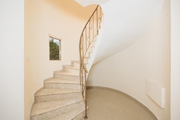 Stairway . - Villa Coralia Dream 11 . (Photo Gallery) }}