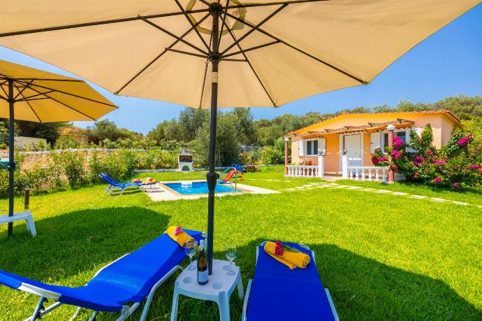 Beautiful villa with private pool, terrace, and garden . - Villa Eleftheria . (Galería de imágenes) }}