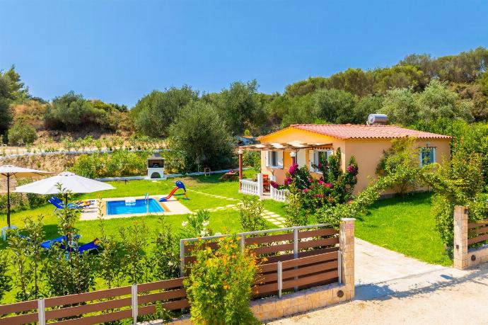 Beautiful villa with private pool, terrace, and garden . - Villa Eleftheria . (Galería de imágenes) }}