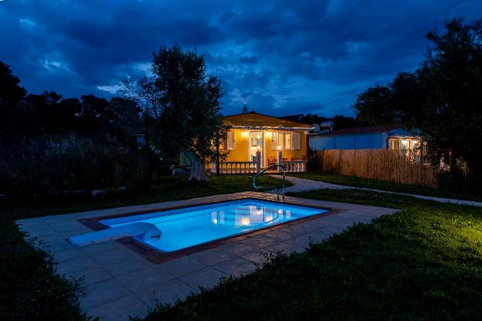 Night view . - Villa Memi . (Fotogalerie) }}