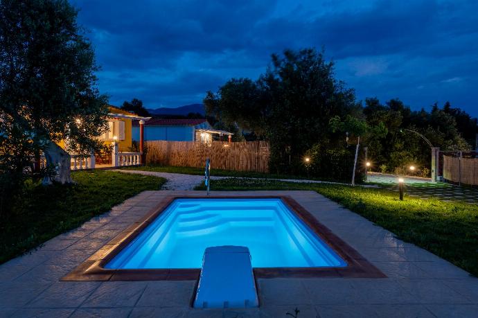 Night view . - Villa Memi . (Photo Gallery) }}