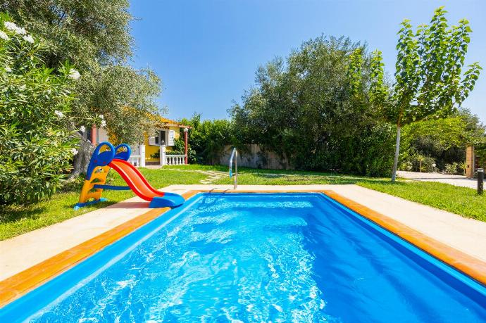 Private pool, terrace, and garden . - Villa Memi . (Galería de imágenes) }}