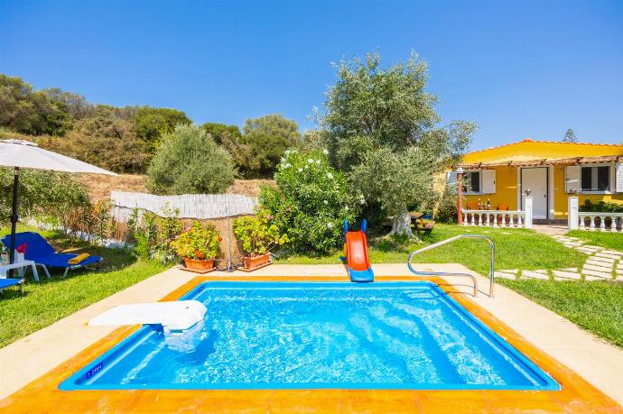 Beautiful villa with private pool, terrace, and garden . - Villa Memi . (Galleria fotografica) }}