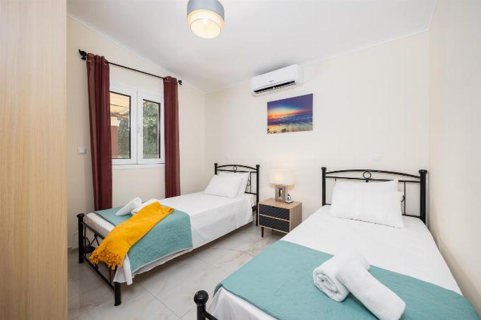 Twin bedroom with A/C . - Villa Memi . (Photo Gallery) }}