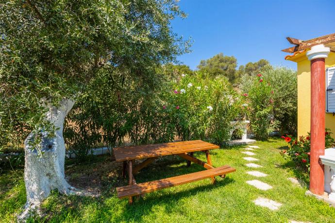 Garden area . - Villa Memi . (Galería de imágenes) }}