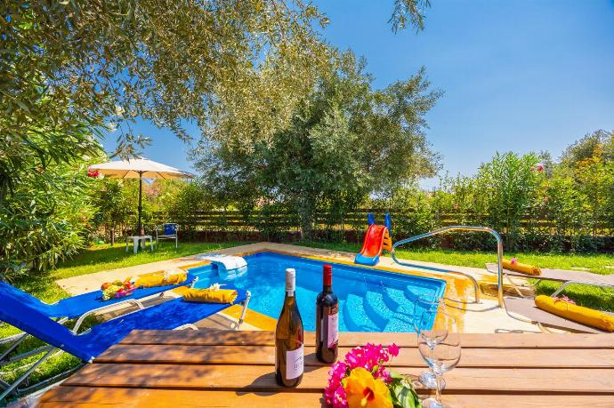 Private pool, terrace, and garden . - Villa Aggiolina . (Galería de imágenes) }}