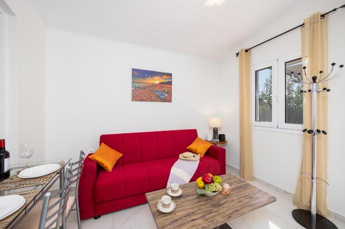 Open-plan living room with sofa, dining area, kitchen, A/C, WiFi internet, and satellite TV . - Villa Aggiolina . (Galleria fotografica) }}