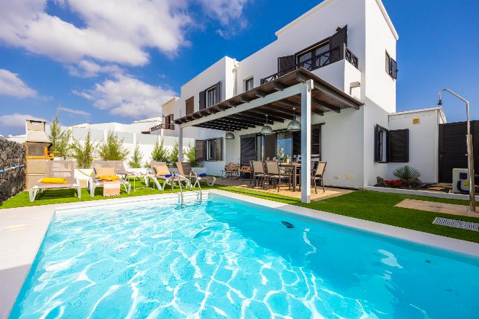 ,Beautiful villa with private pool and terrace . - Villa Jordi . (Photo Gallery) }}