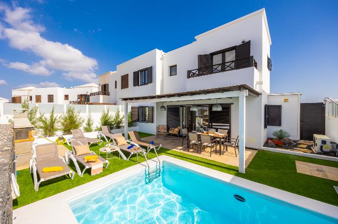 Beautiful villa with private pool and terrace . - Villa Jordi . (Photo Gallery) }}