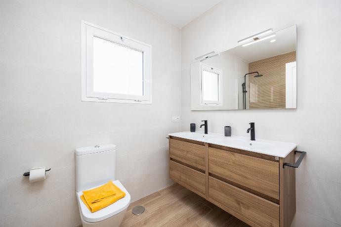 En suite bathroom with shower . - Villa Jordi . (Photo Gallery) }}