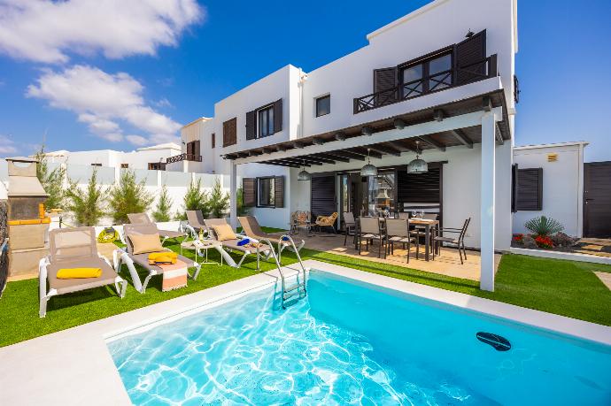 Beautiful villa with private pool and terrace . - Villa Jordi . (Photo Gallery) }}