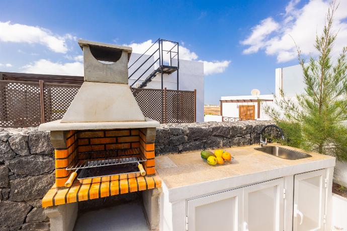 BBQ area . - Villa Jordi . (Photo Gallery) }}