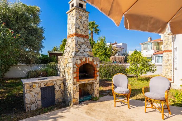 Terrace area with BBQ . - Villa Begonvil . (Fotogalerie) }}