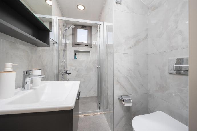 Family bathroom with shower . - Villa Karya . (Photo Gallery) }}