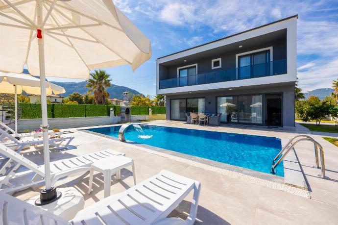 Beautiful villa with private pool, terrace, and garden . - Villa Grand Yasar 1 . (Photo Gallery) }}