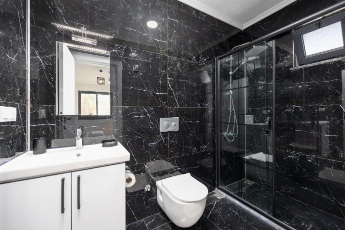 En suite bathroom with shower . - Villa Grand Yasar 1 . (Photo Gallery) }}