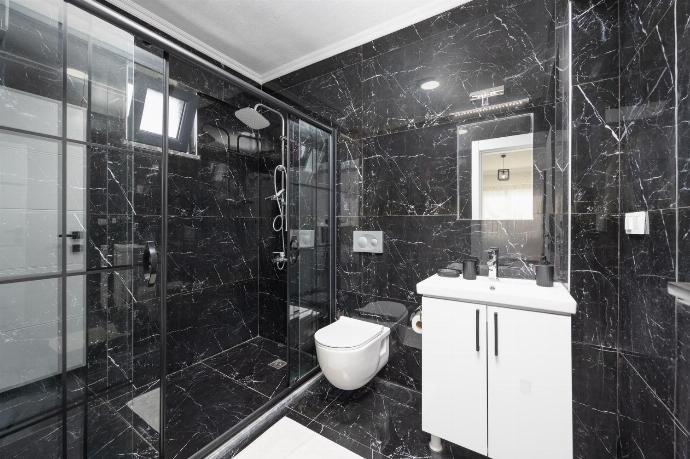 En suite bathroom with shower . - Villa Grand Yasar 1 . (Photo Gallery) }}