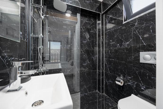 En suite bathroom with shower . - Villa Grand Yasar 1 . (Photo Gallery) }}