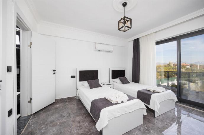 Twin bedroom with en suite bathroom and A/C . - Villa Grand Yasar 2 . (Photo Gallery) }}