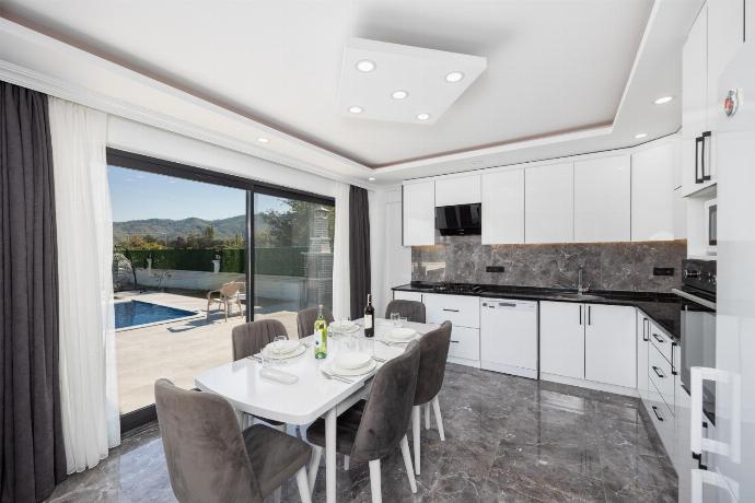 Equipped kitchen . - Villa Grand Yasar 3 . (Photo Gallery) }}