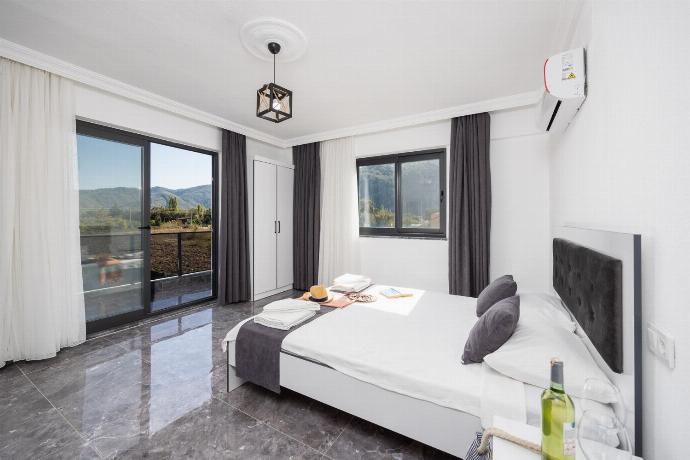 Double bedroom with en suite bathroom and A/C . - Villa Grand Yasar 3 . (Photo Gallery) }}