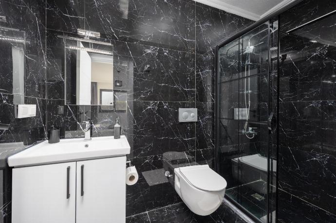 En suite bathroom with shower . - Villa Grand Yasar 3 . (Photo Gallery) }}