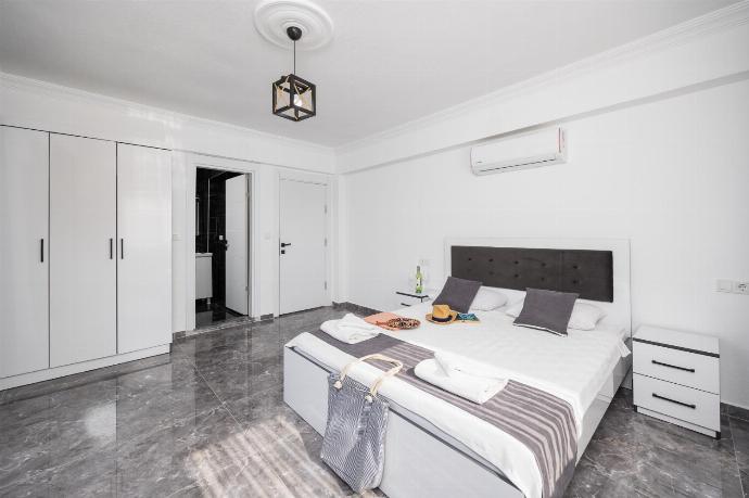 Double bedroom with en suite bathroom and A/C . - Villa Grand Yasar 3 . (Photo Gallery) }}