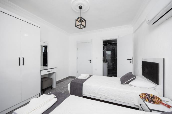 Twin bedroom with A/C and en suite bathroom . - Villa Grand Yasar 3 . (Photo Gallery) }}