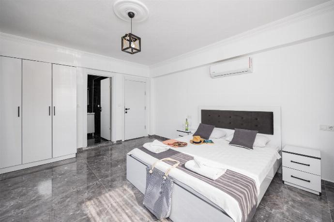 Double bedroom with en suite bathroom and A/C . - Villa Grand Yasar 4 . (Photo Gallery) }}